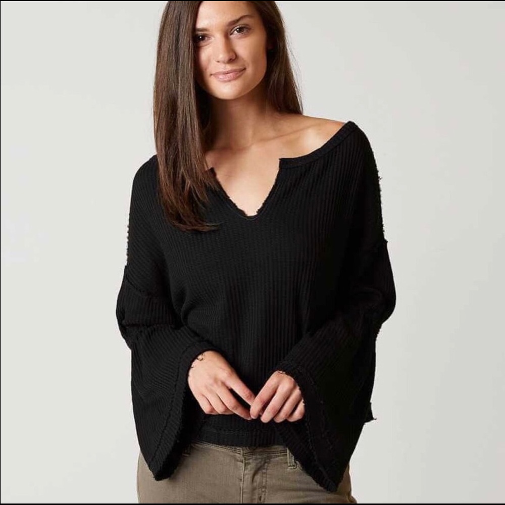 We the free dahlia thermal top